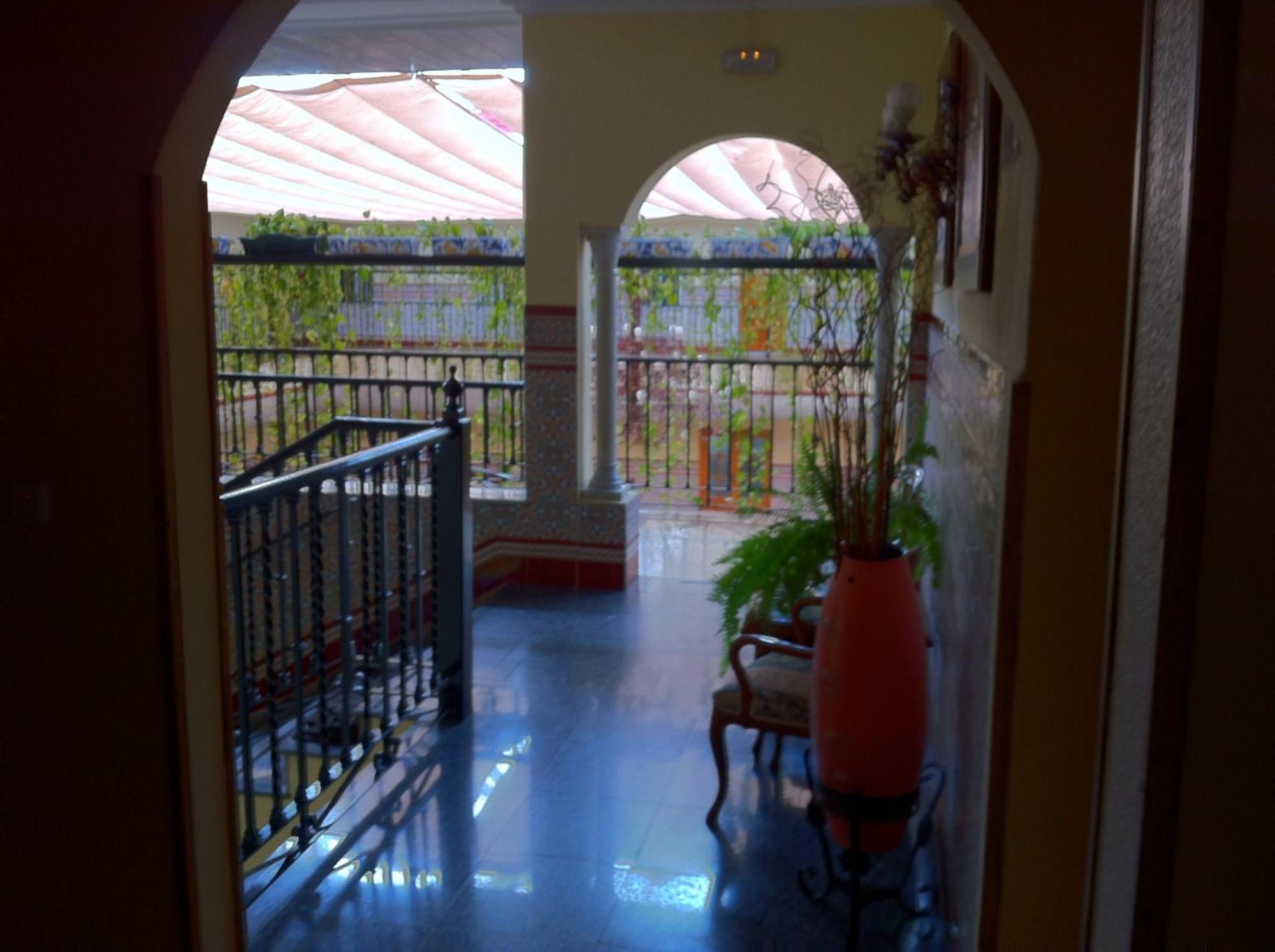 Hotel Sandra Alcala de Guadaira Luaran gambar