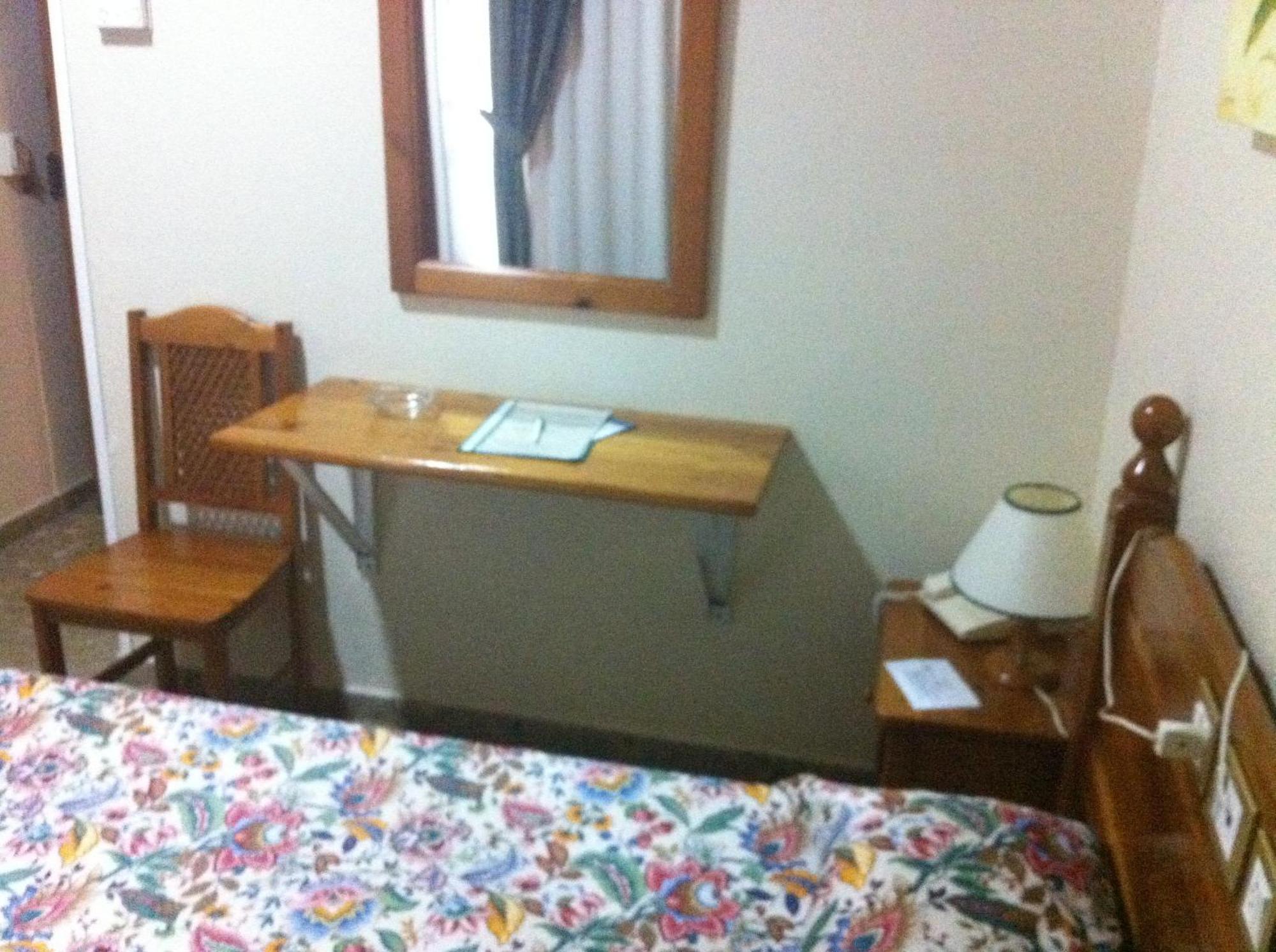 Hotel Sandra Alcala de Guadaira Bilik gambar