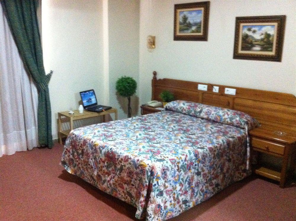 Hotel Sandra Alcala de Guadaira Luaran gambar