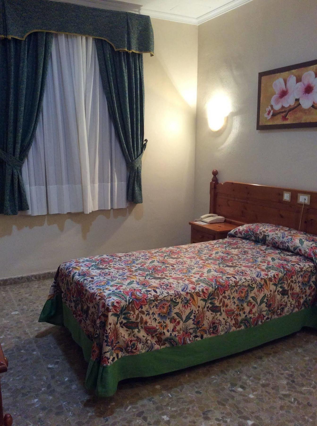 Hotel Sandra Alcala de Guadaira Luaran gambar